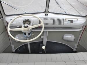 Bild 13/34 von Volkswagen T1 Samba 1.2 (1961)