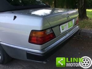 Imagen 7/10 de Mercedes-Benz 300 CE-24 (1993)