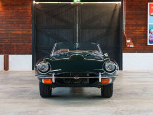 Image 5/19 de Jaguar E-Type (1969)