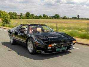 Bild 13/50 von Ferrari 308 GTB Quattrovalvole (1985)