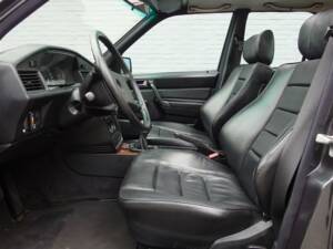 Immagine 41/98 di Mercedes-Benz 190 E 2.3-16 (1985)