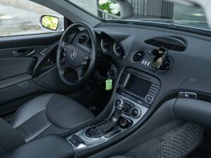 Image 39/50 of Mercedes-Benz SL 350 (2005)