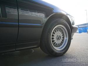 Afbeelding 12/41 van BMW 525i (1991)