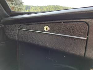 Glove box closed
