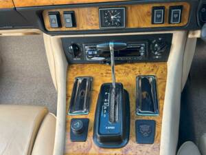 Image 13/38 de Jaguar XJ-S 3.6 (1990)