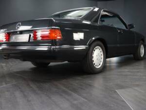 Image 6/30 of Mercedes-Benz 560 SEC (1989)