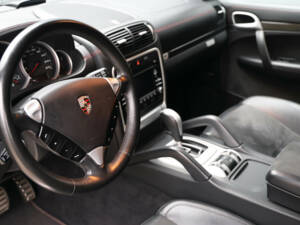 Image 65/75 of Porsche Cayenne GTS (2009)