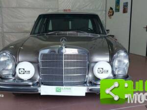 Image 2/10 of Mercedes-Benz 280 SE (1970)