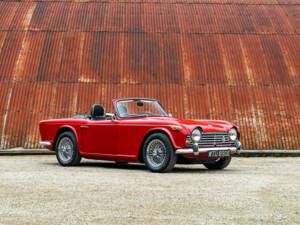 Image 2/45 de Triumph TR 4A IRS (1967)