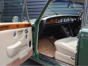 Image 5/43 de Rolls-Royce Silver Shadow I (1977)