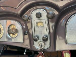 Image 23/75 of Packard One-Twenty (1936)