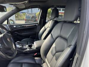 Bild 11/61 von Porsche Cayenne S (2010)