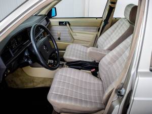 Bild 5/50 von Mercedes-Benz 190 D 2.5 Turbo (1989)