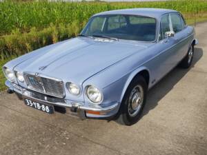 Image 7/7 de Jaguar XJ 12 L (1974)