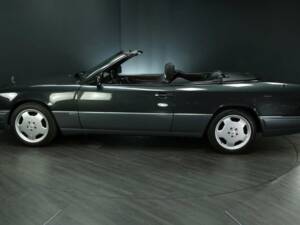 Immagine 3/30 di Mercedes-Benz E 320 (1997)