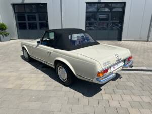 Image 27/30 of Mercedes-Benz 280 SL (1970)