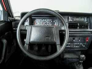 Image 8/50 of Volvo 240 (1987)