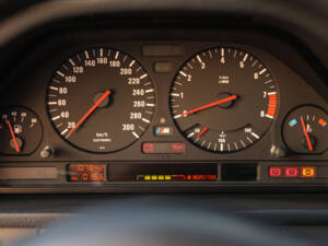 Image 17/97 de BMW M5 (1989)