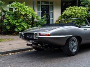 Immagine 9/21 di Jaguar E-Type 4.2 (1965)