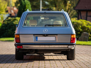 Image 17/42 of Mercedes-Benz 280 TE (1983)