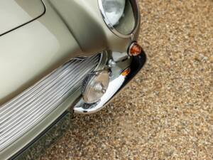 Bild 34/50 von Aston Martin DB 6 Volante (1969)