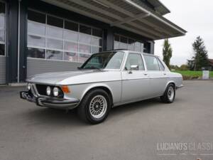 Image 2/76 de BMW 3,3 L (1975)