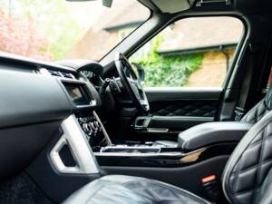 Bild 21/50 von Land Rover Range Rover V8 SV Autobiography (2015)