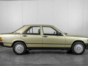 Image 10/50 de Mercedes-Benz 190 E (1986)