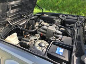 Image 3/22 of BMW 735i (1988)