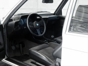 Image 18/24 de BMW 323i (1980)