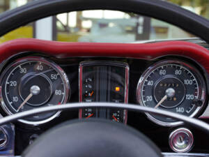Image 32/50 de Mercedes-Benz 280 SL (1969)