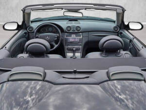 Image 19/19 of Mercedes-Benz CLK 200 K (2007)