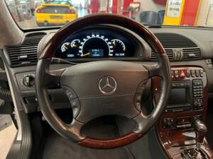 Immagine 7/18 di Mercedes-Benz CL 600 (2001)