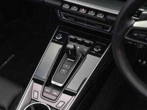 Image 21/33 of Porsche 911 Targa 4S (2021)