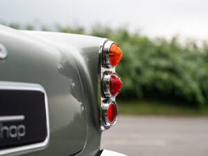 Image 22/64 de Aston Martin DB 4 (1961)