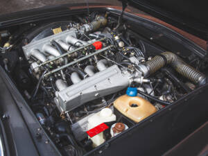 Immagine 13/31 di Aston Martin V8 EFi Volante (1988)