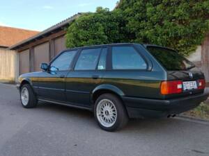 Image 3/21 of BMW 325i Touring (1989)