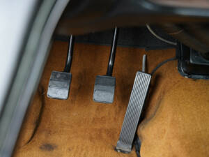 Image 36/50 of Volvo 1800 E (1972)
