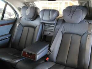 Image 18/20 of Maybach 57 (2004)