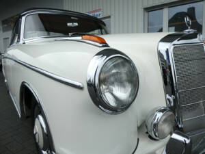 Immagine 21/29 di Mercedes-Benz 220 SE Cabriolet (1960)