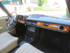 Image 12/19 of Mercedes-Benz 250 CE (1970)