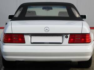 Immagine 7/34 di Mercedes-Benz SL 320 (1996)