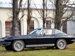 Image 2/26 of Chevrolet Corvette Sting Ray (1963)