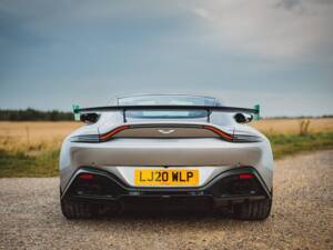 Immagine 7/8 di Aston Martin V8 Vantage AMR (2020)