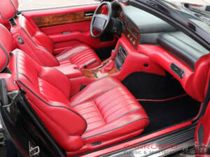 Immagine 4/44 di Aston Martin Virage Volante (1993)