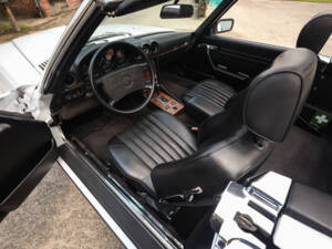 Image 13/85 of Mercedes-Benz 560 SL (1986)