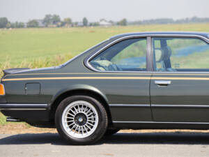 Image 21/38 de BMW 628 CSi (1984)