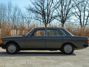 Afbeelding 5/50 van Mercedes-Benz 240 D (1980)