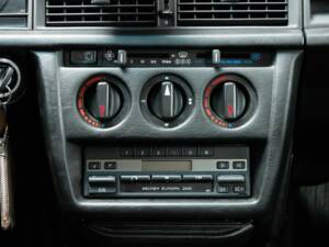 Image 21/78 de Mercedes-Benz 190 E 1.8 (1992)