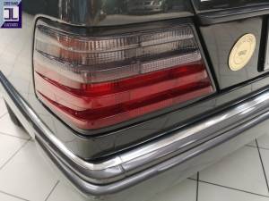 Image 13/50 of Mercedes-Benz 300 CE-24 (1992)